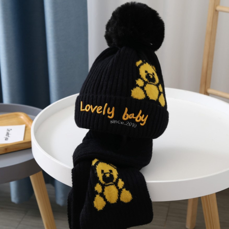 Шапка детская с шарфиком Lovely Baby